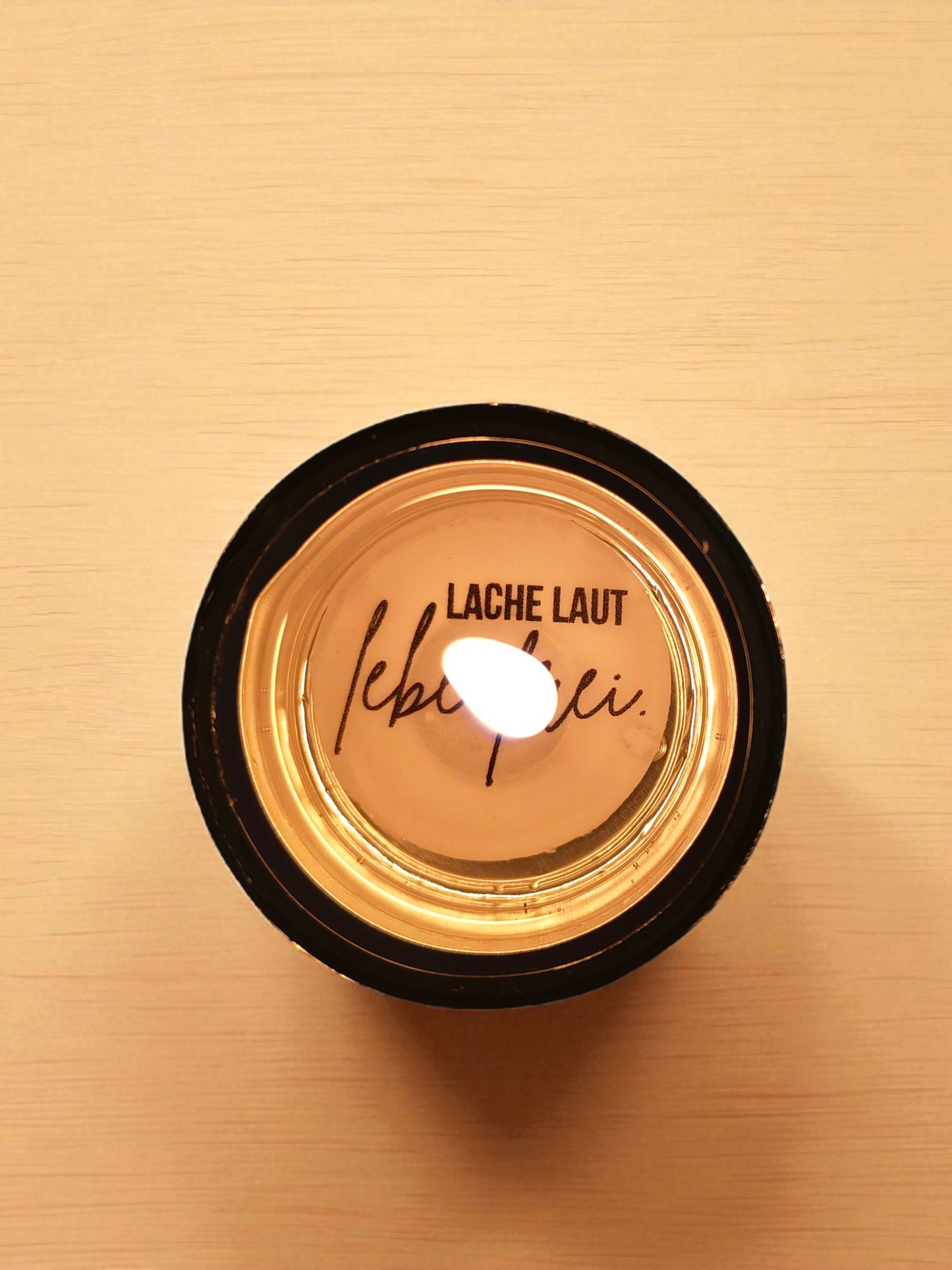 Lacht Laut Lebe Frei