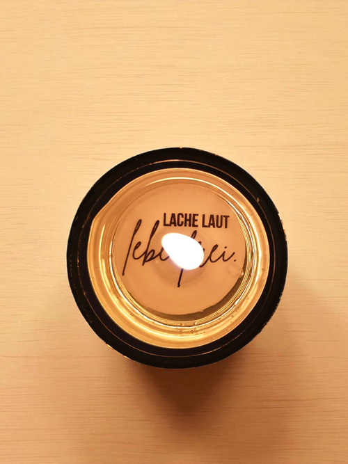 Lacht Laut Lebe Frei